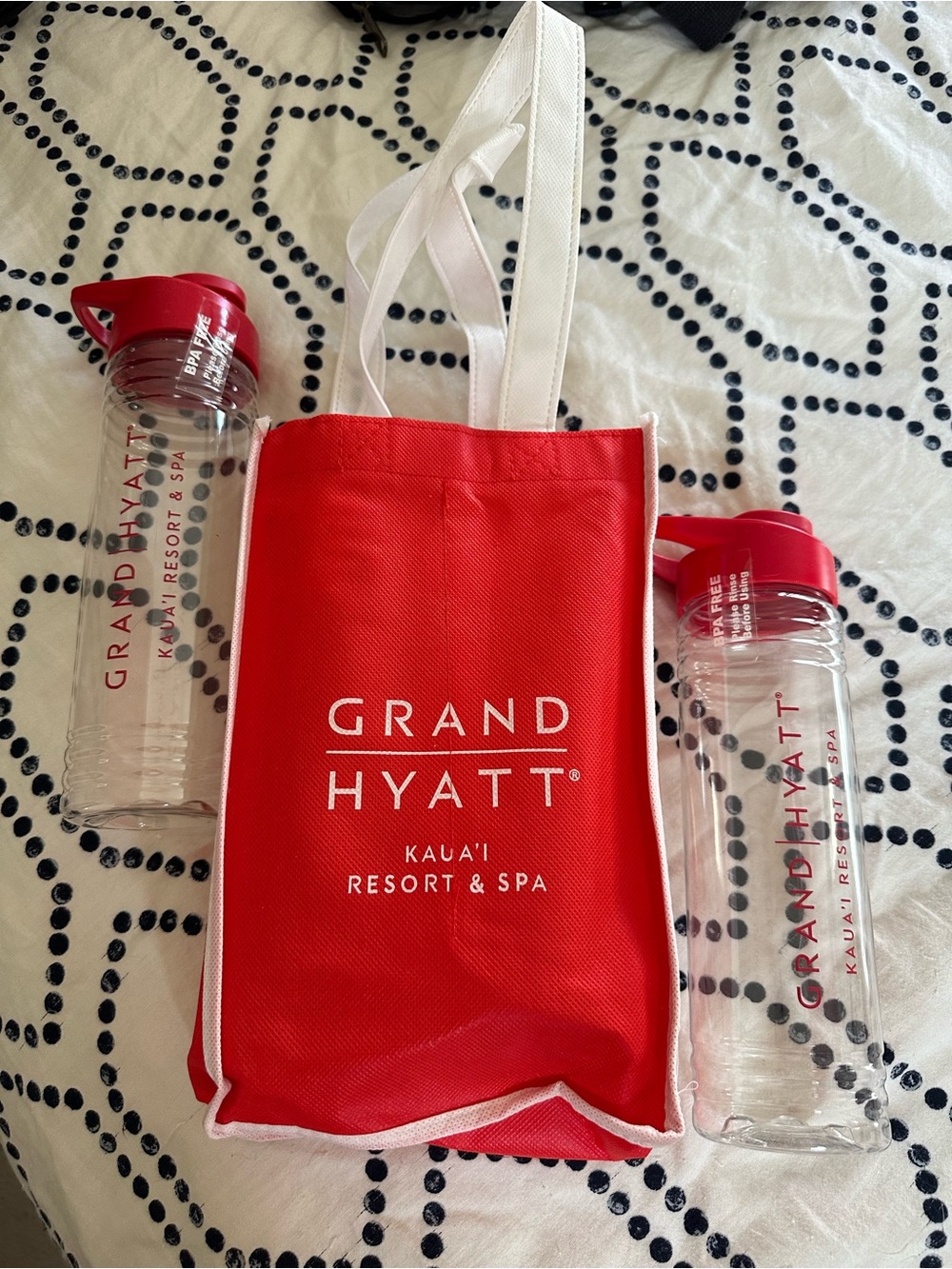 Brand New! Grand Hyatt Kauai Red Tote Bag with Water Bottles